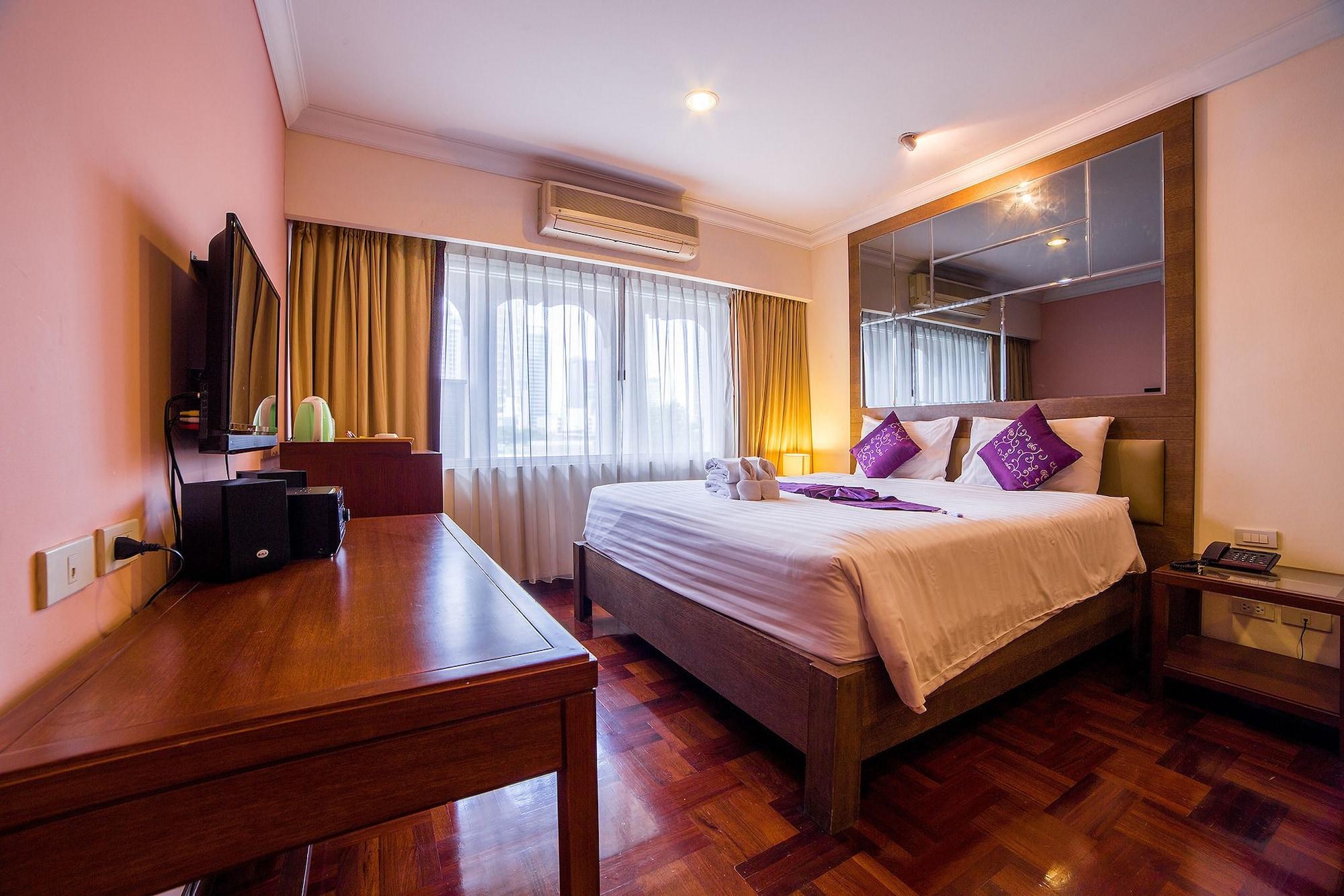 Triple 8 Inn Bangkok Buitenkant foto