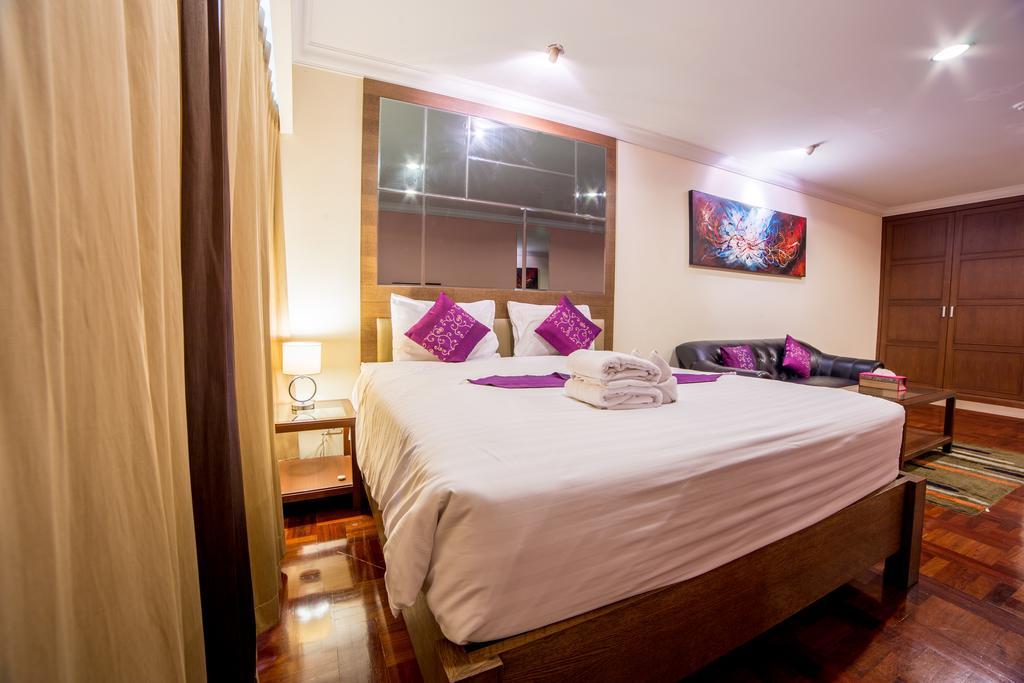 Triple 8 Inn Bangkok Buitenkant foto